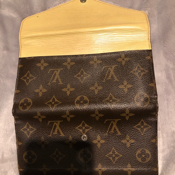 Selling Louis Vuitton Wallet - Picture 4 of 4